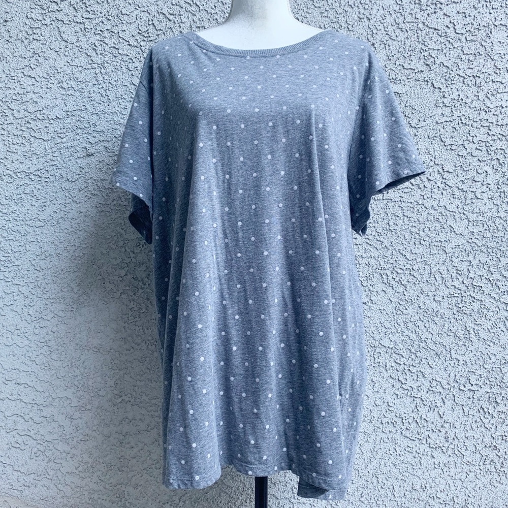 • Torrid Grey/White Polka Dot Short Sleeve Tee Sz4